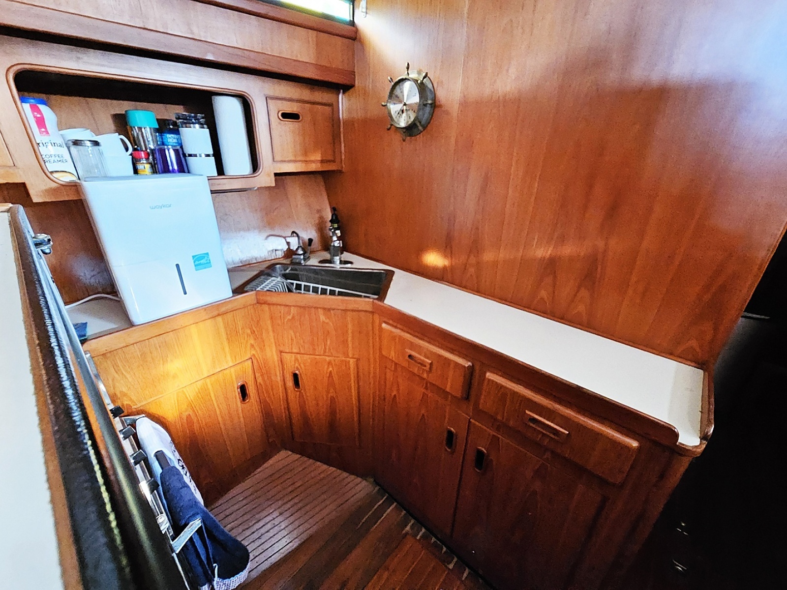 1988 President 37 Aft Cabin