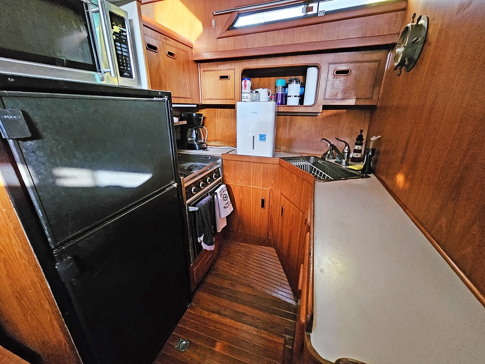 1988 President 37 Aft Cabin