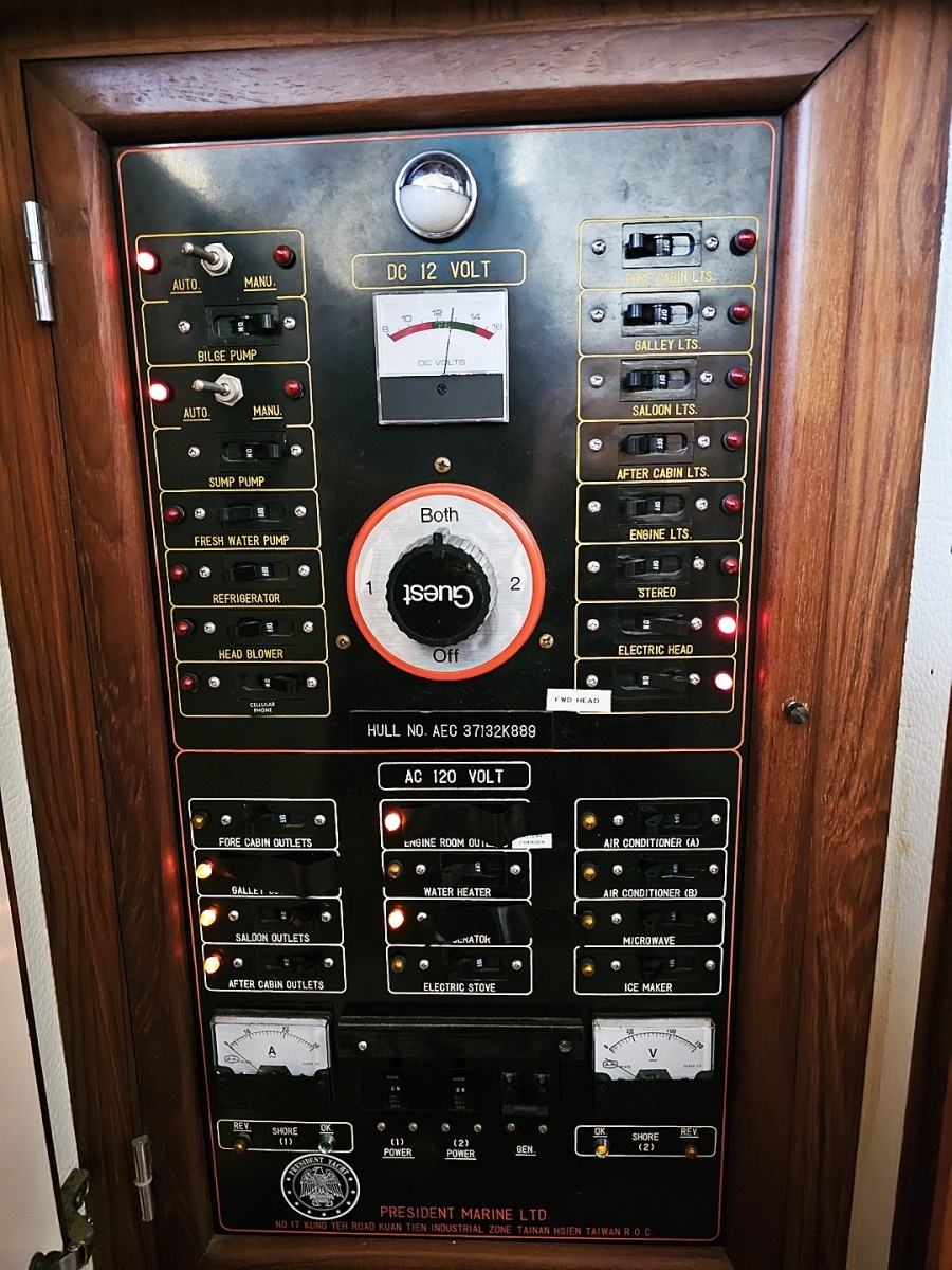 1988 President 37 Aft Cabin