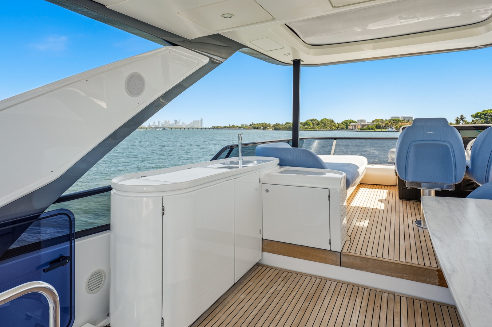 2025 Azimut 68 FLY