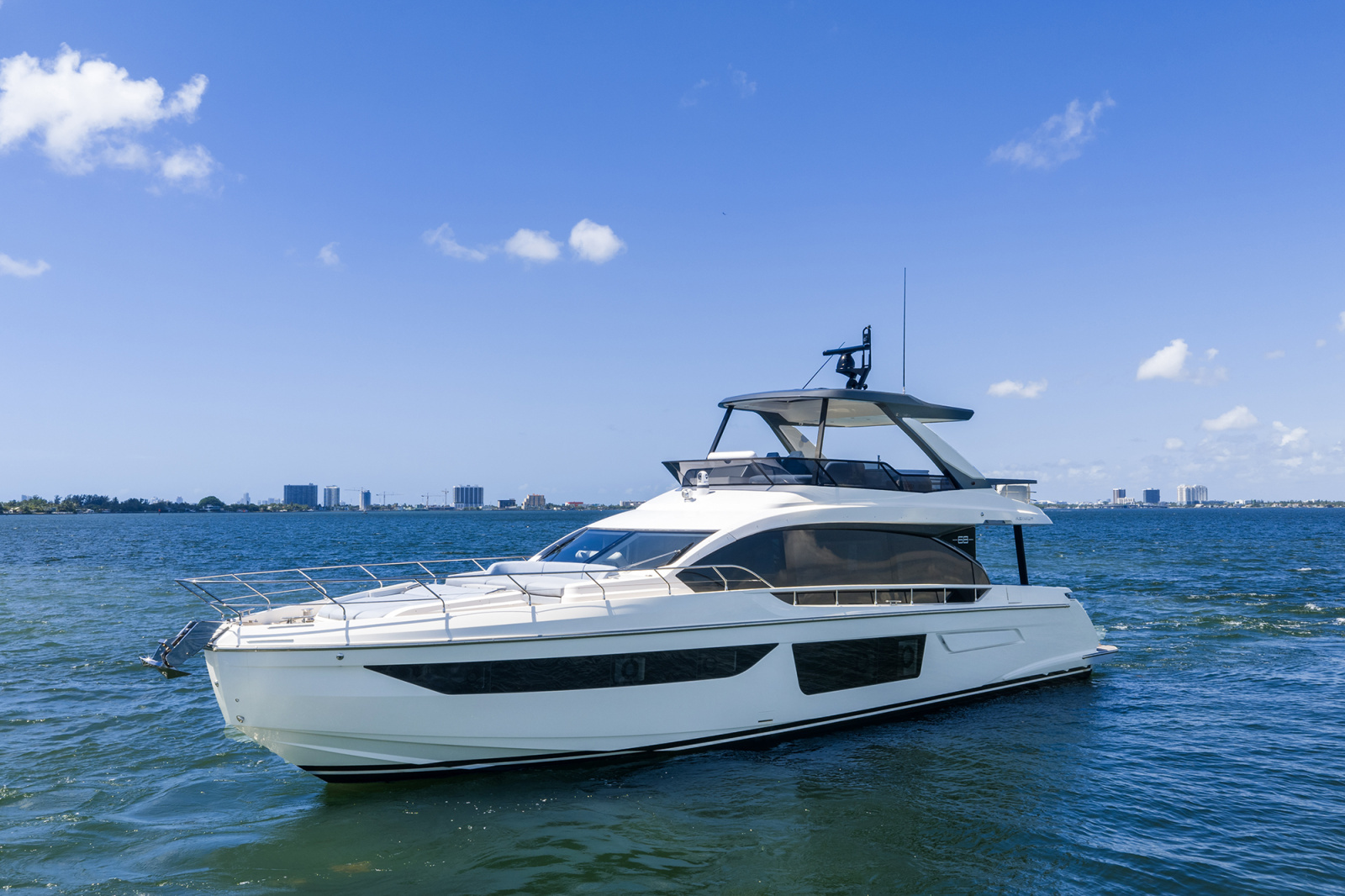 2025 Azimut 68 FLY
