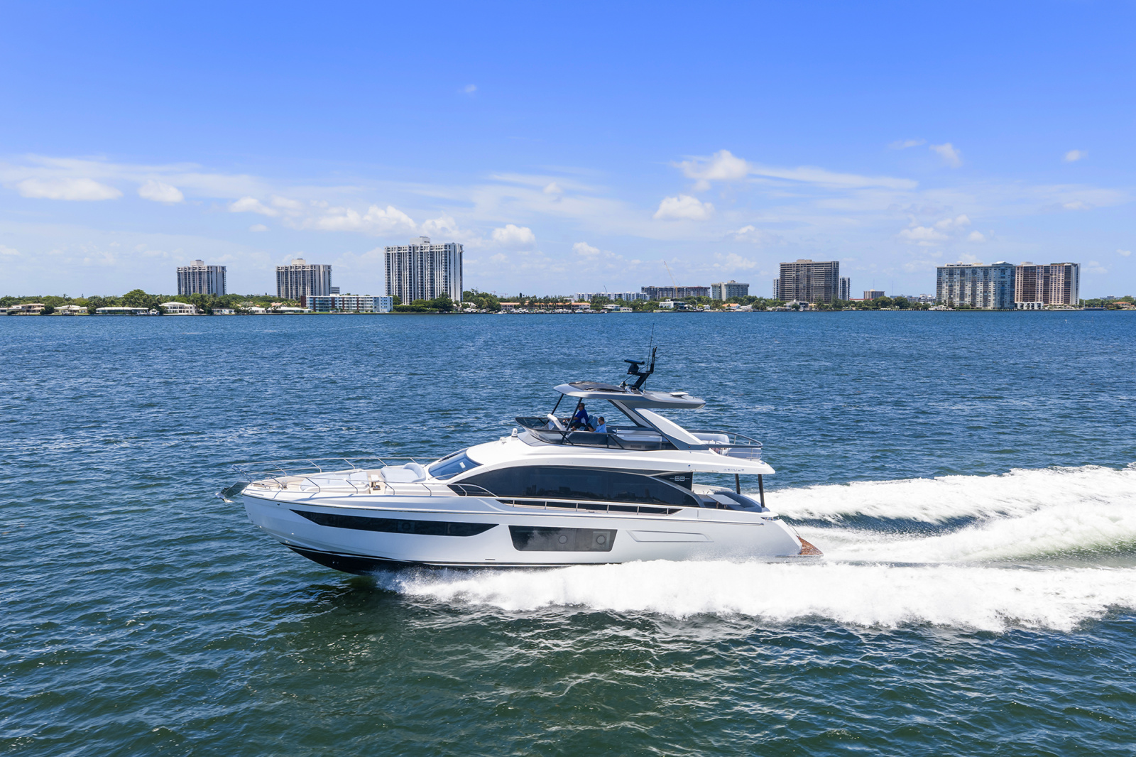 2025 Azimut 68 FLY