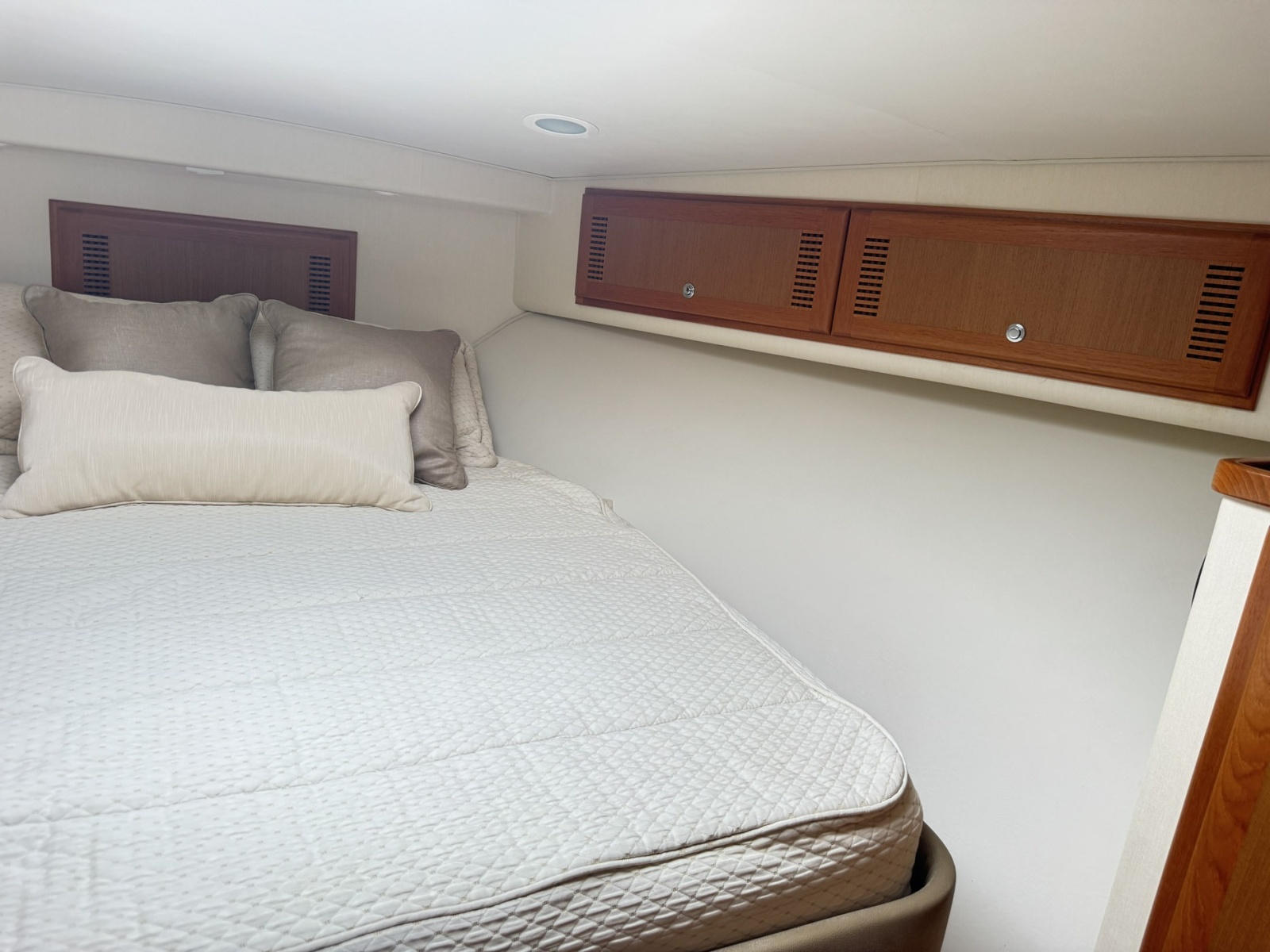 2005 Cabo 40 Express