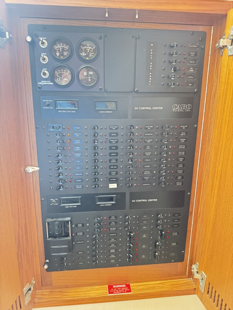 2005 Cabo 40 Express