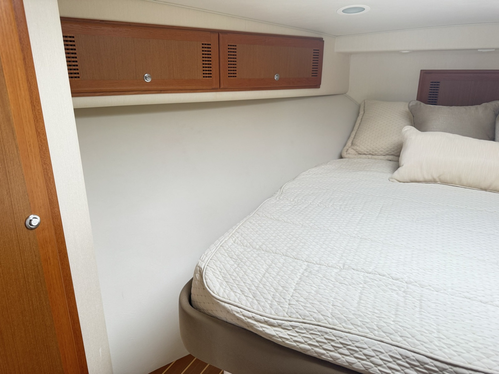 2005 Cabo 40 Express