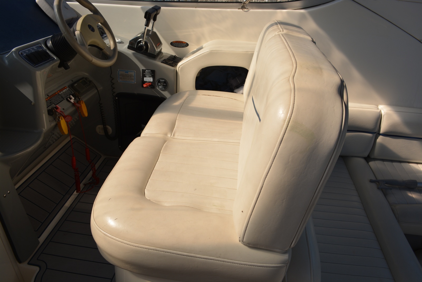 2004 Bayliner 305