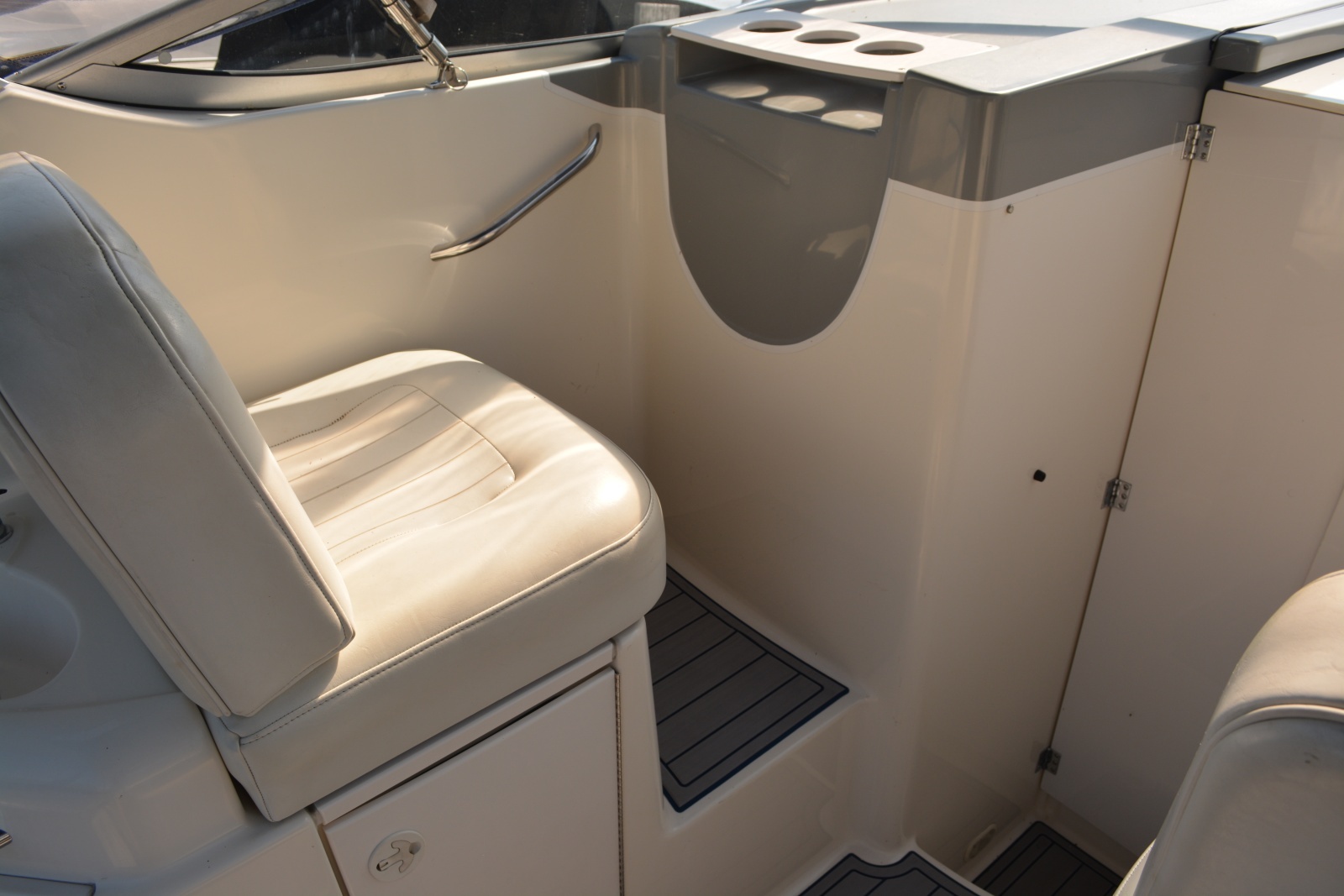 2004 Bayliner 305