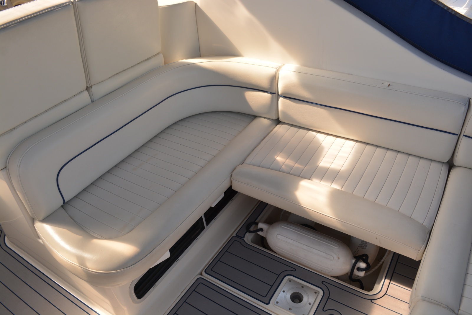 2004 Bayliner 305