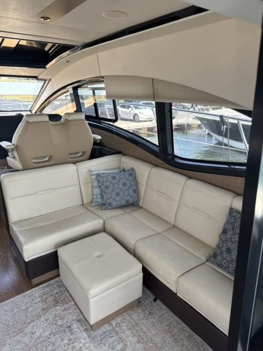 2016 Sea Ray 400 coupe