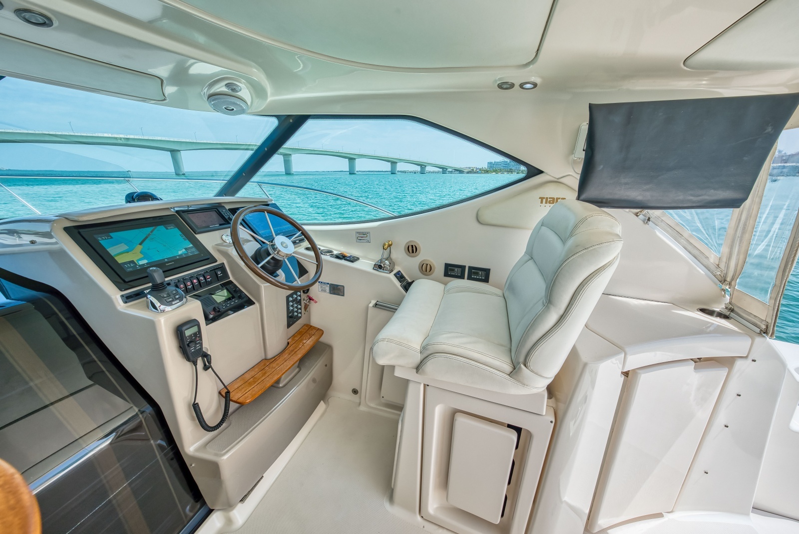 2011 Tiara Yachts 3500 Sivran LE
