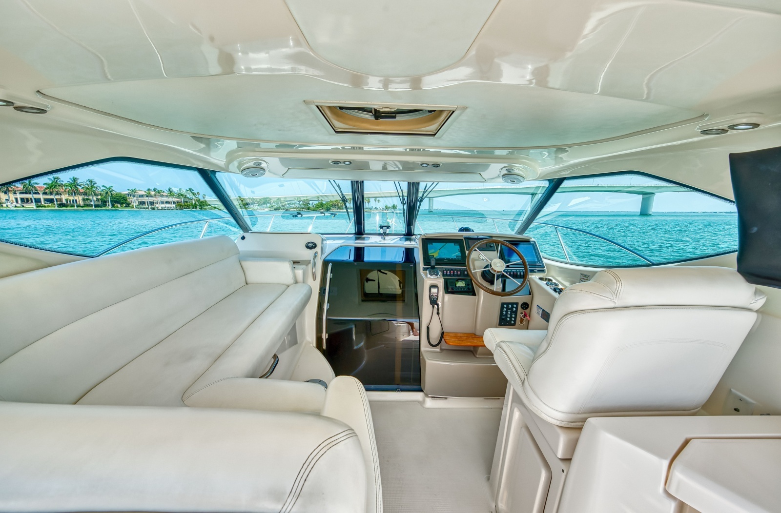 2011 Tiara Yachts 3500 Sivran LE