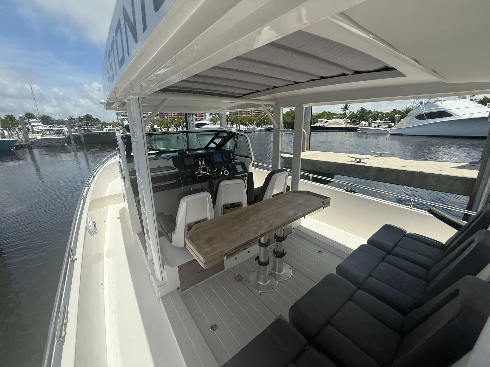 2017 Axopar 37 Sun-Top