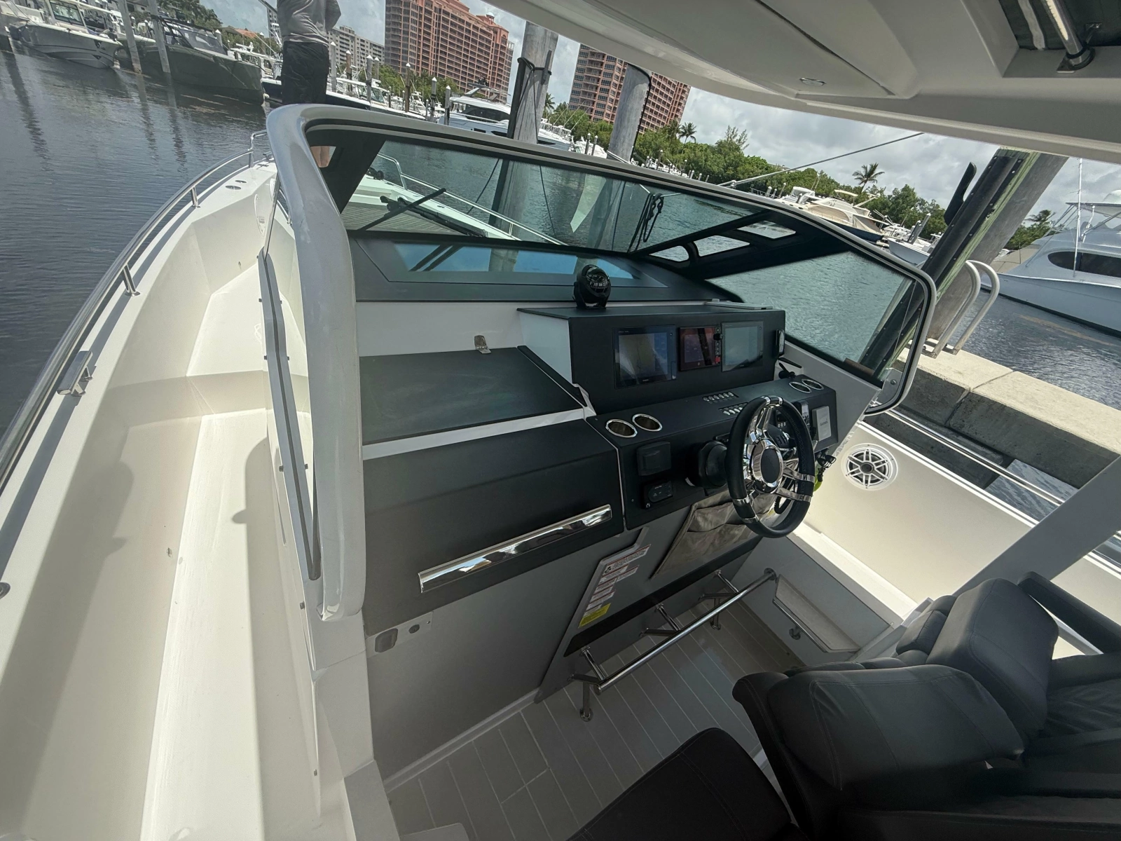 2017 Axopar 37 Sun-Top