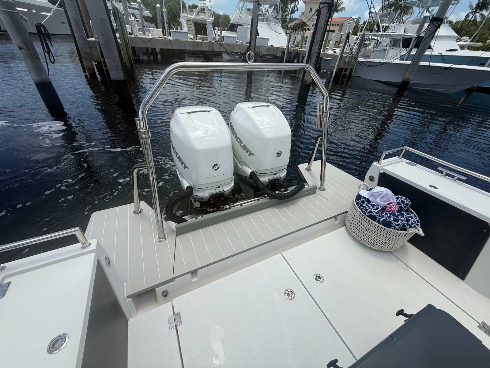 2017 Axopar 37 Sun-Top