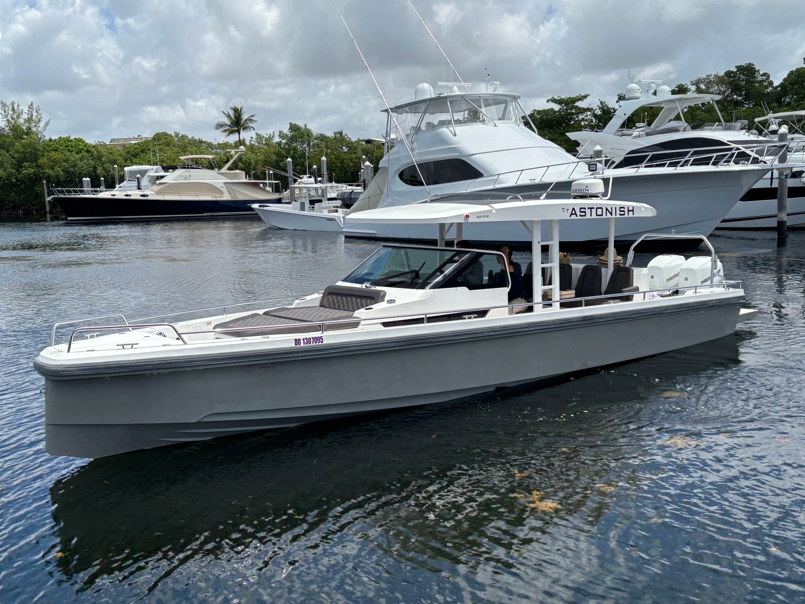 2017 Axopar 37 Sun-Top
