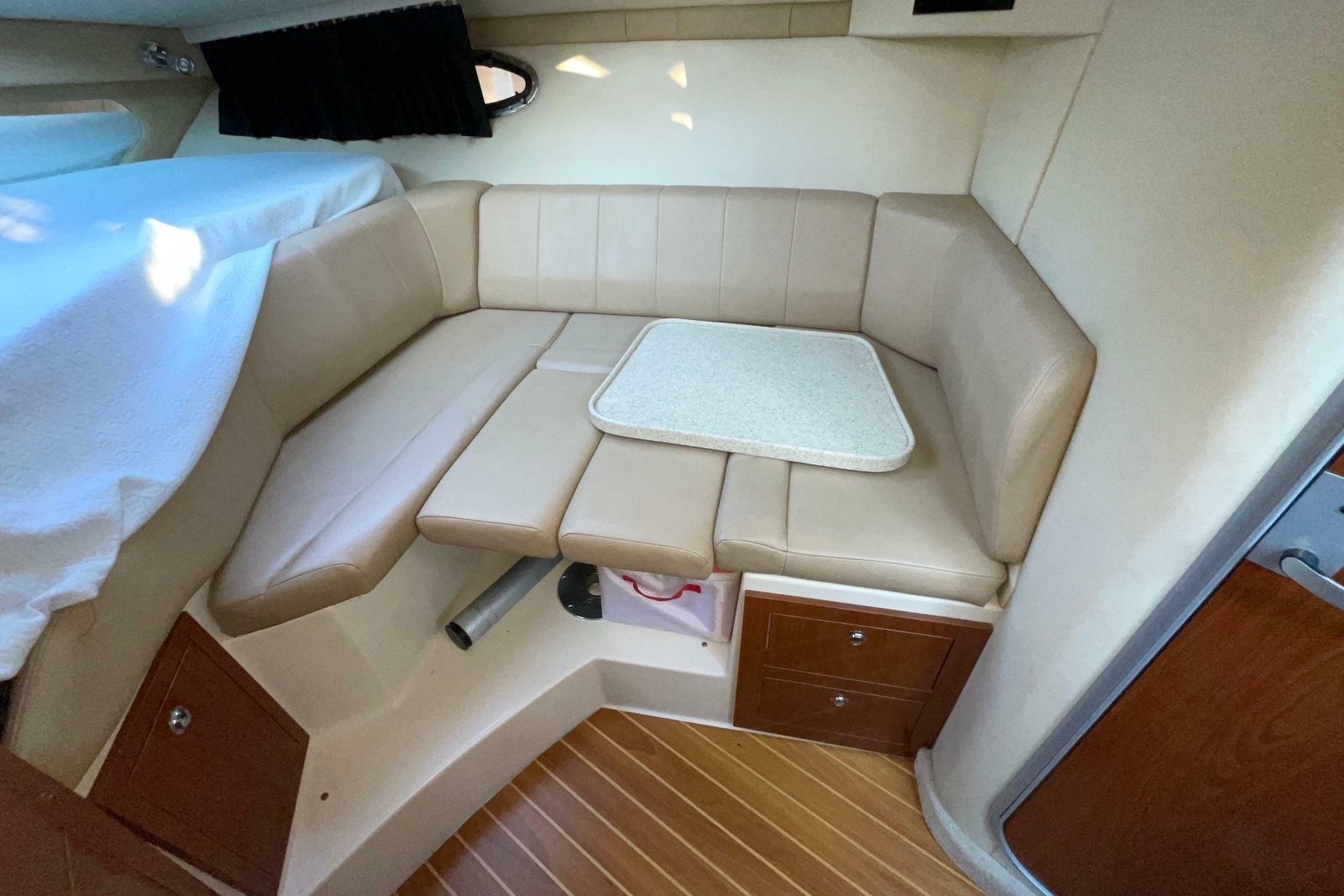 2008 Regal 3060 Window Express