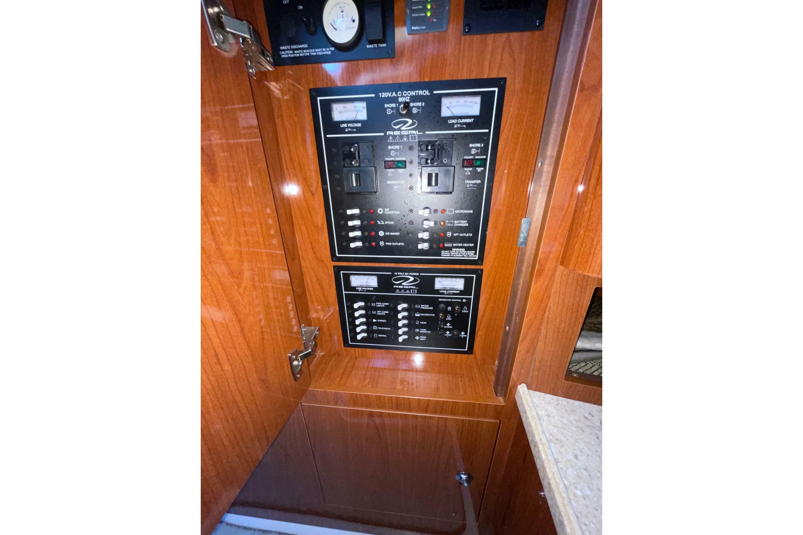2008 Regal 3060 Window Express