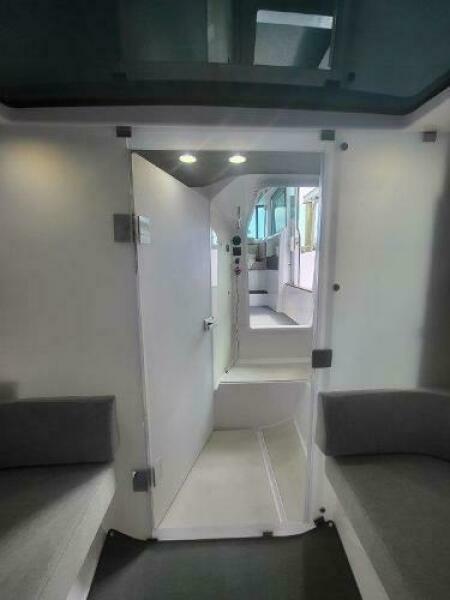 2024 Axopar 37 XC CROSS CABIN