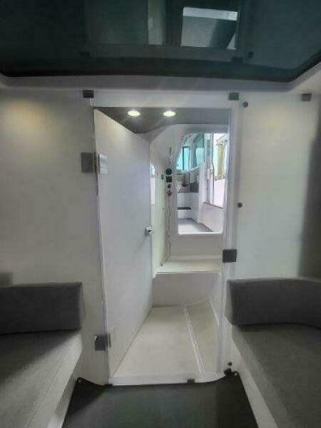 2024 Axopar 37 XC CROSS CABIN