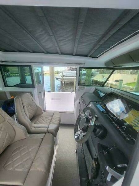 2024 Axopar 37 XC CROSS CABIN