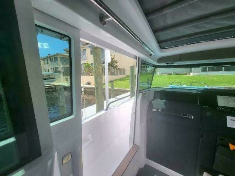 2024 Axopar 37 XC CROSS CABIN