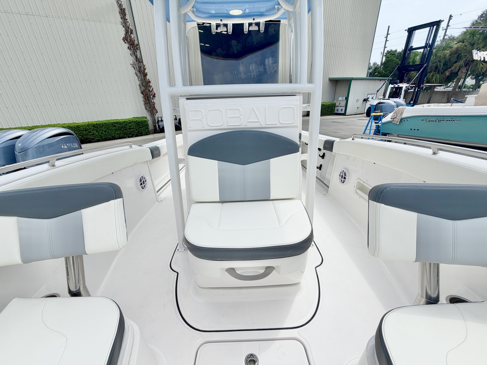 22ft Robalo Yacht For Sale
