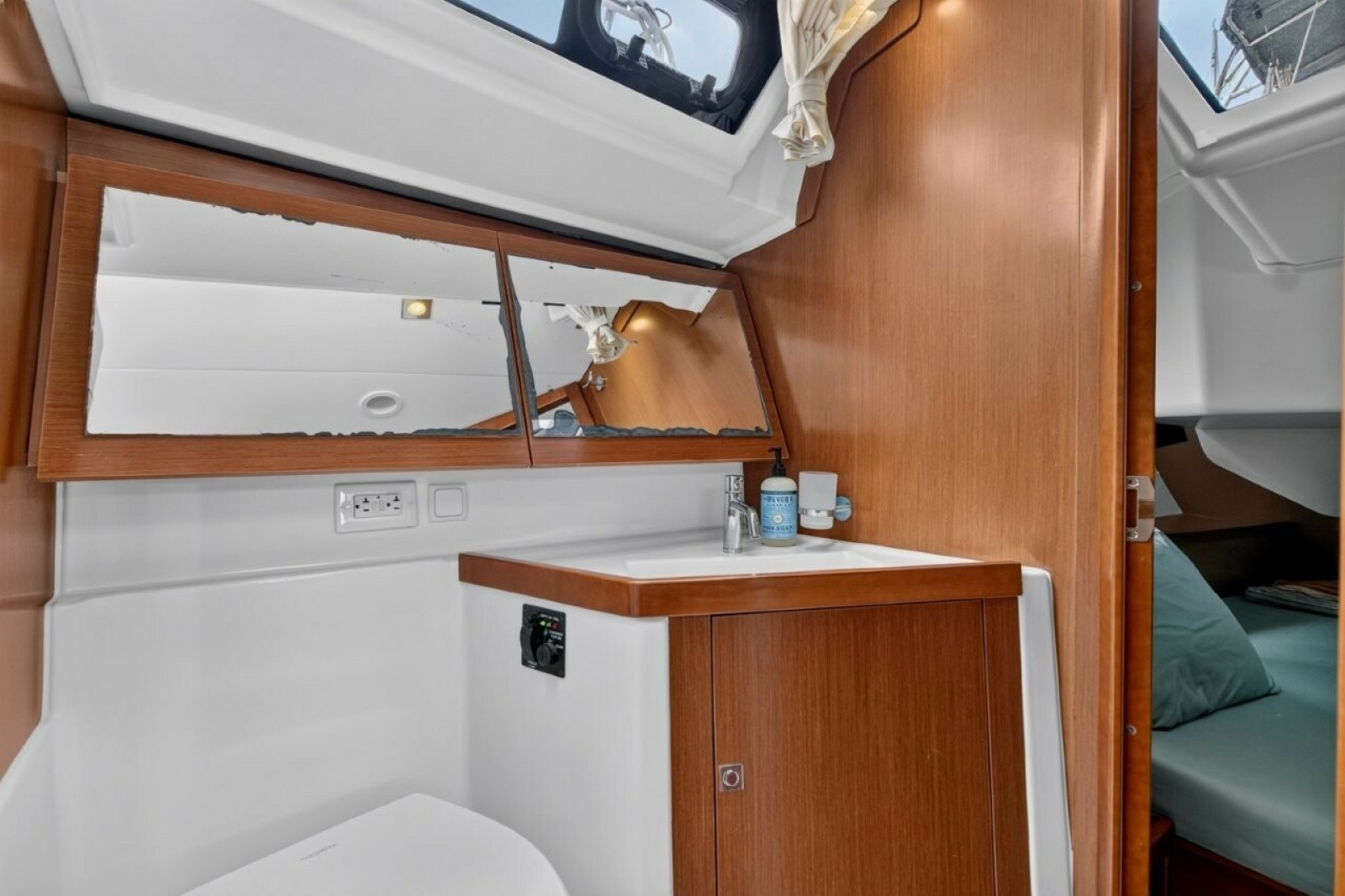 2013 Beneteau Oceanis 45