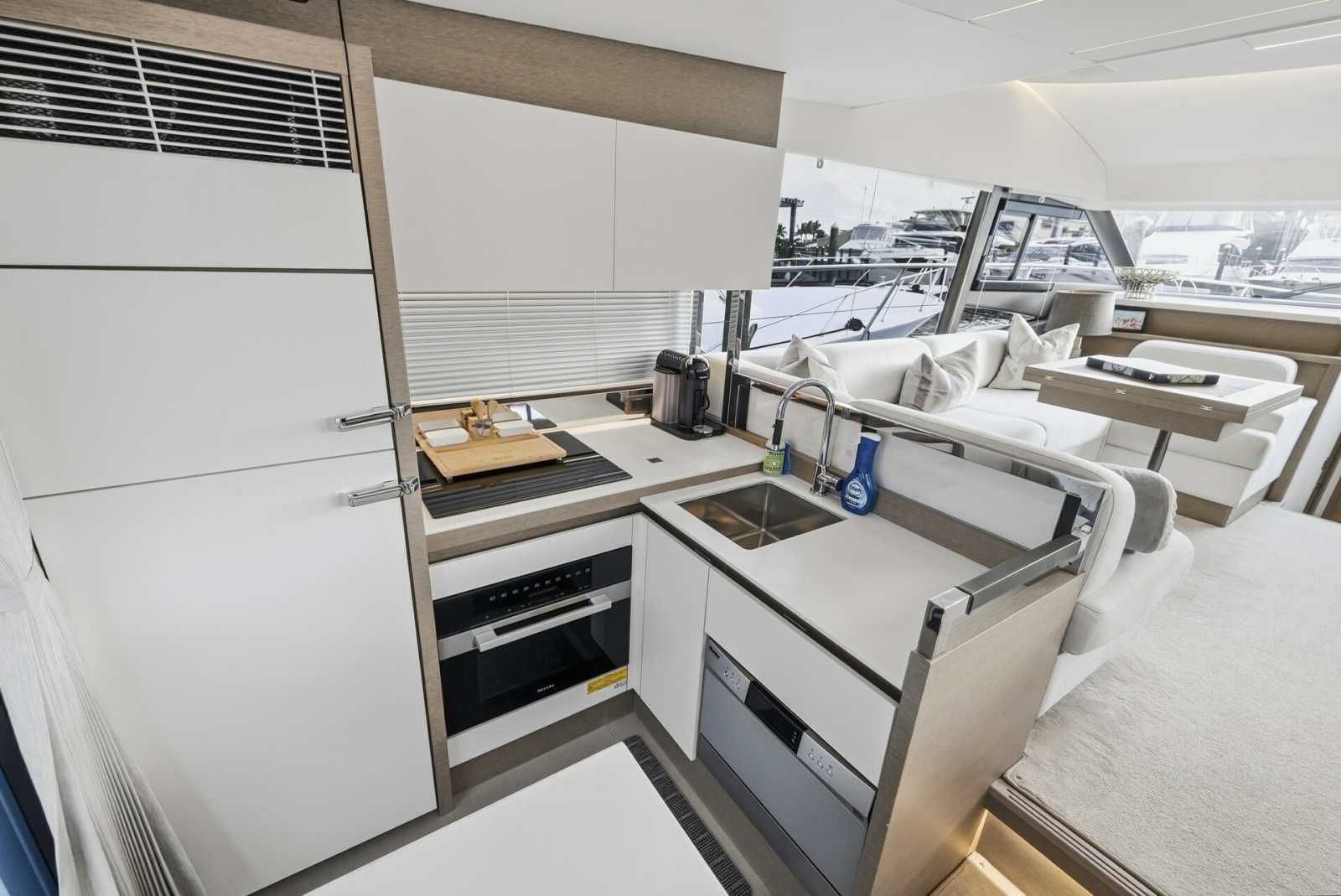 2023 Prestige 520 Fly