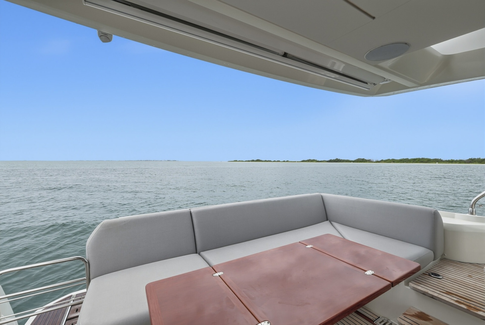 2023 Prestige 520 Fly