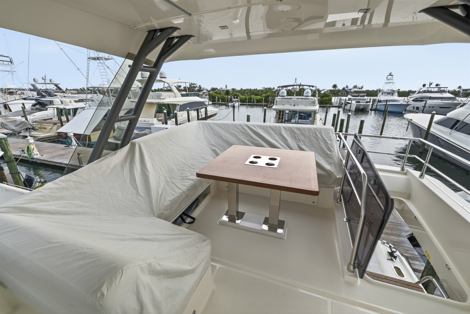2023 Prestige 520 Fly