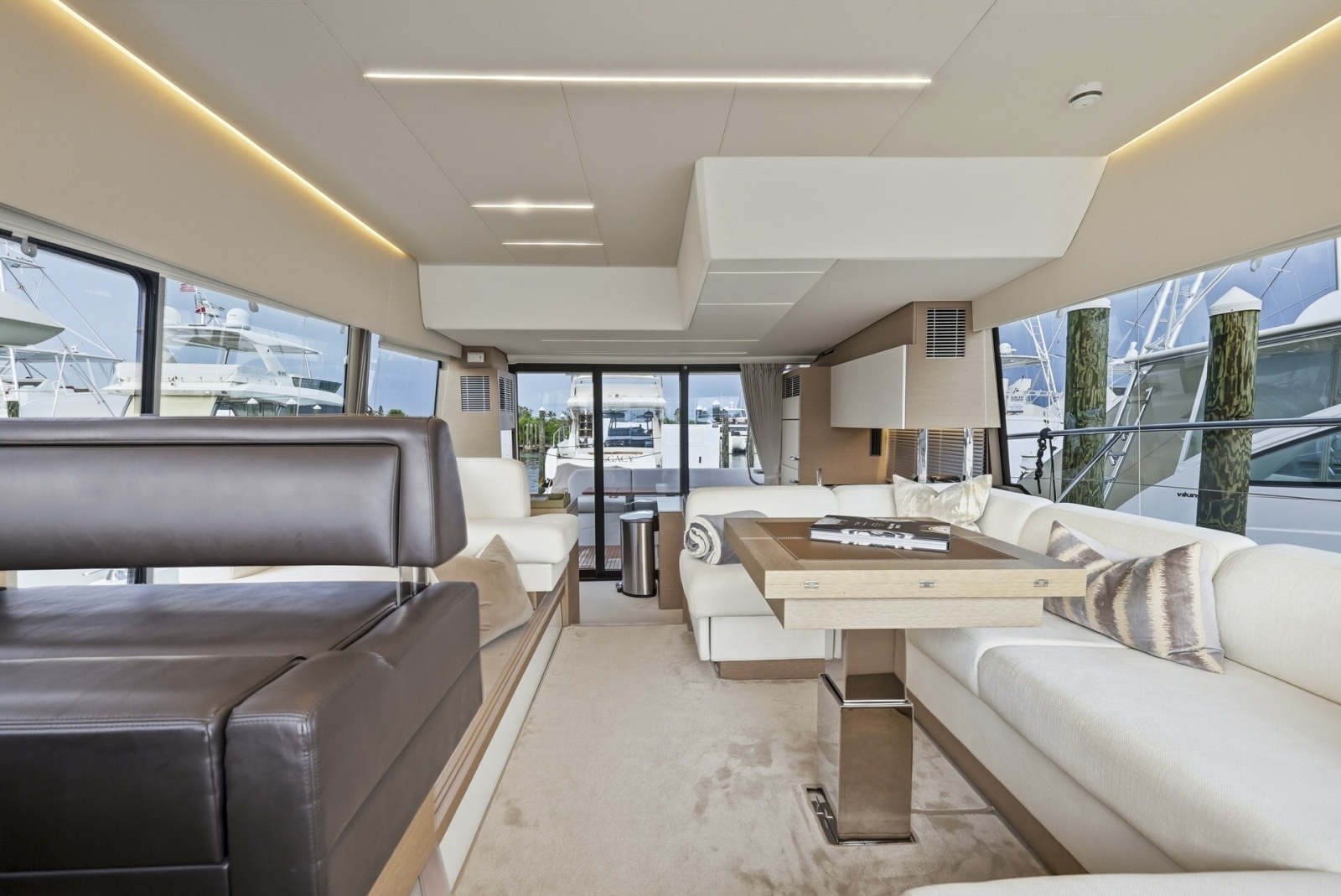 2023 Prestige 520 Fly
