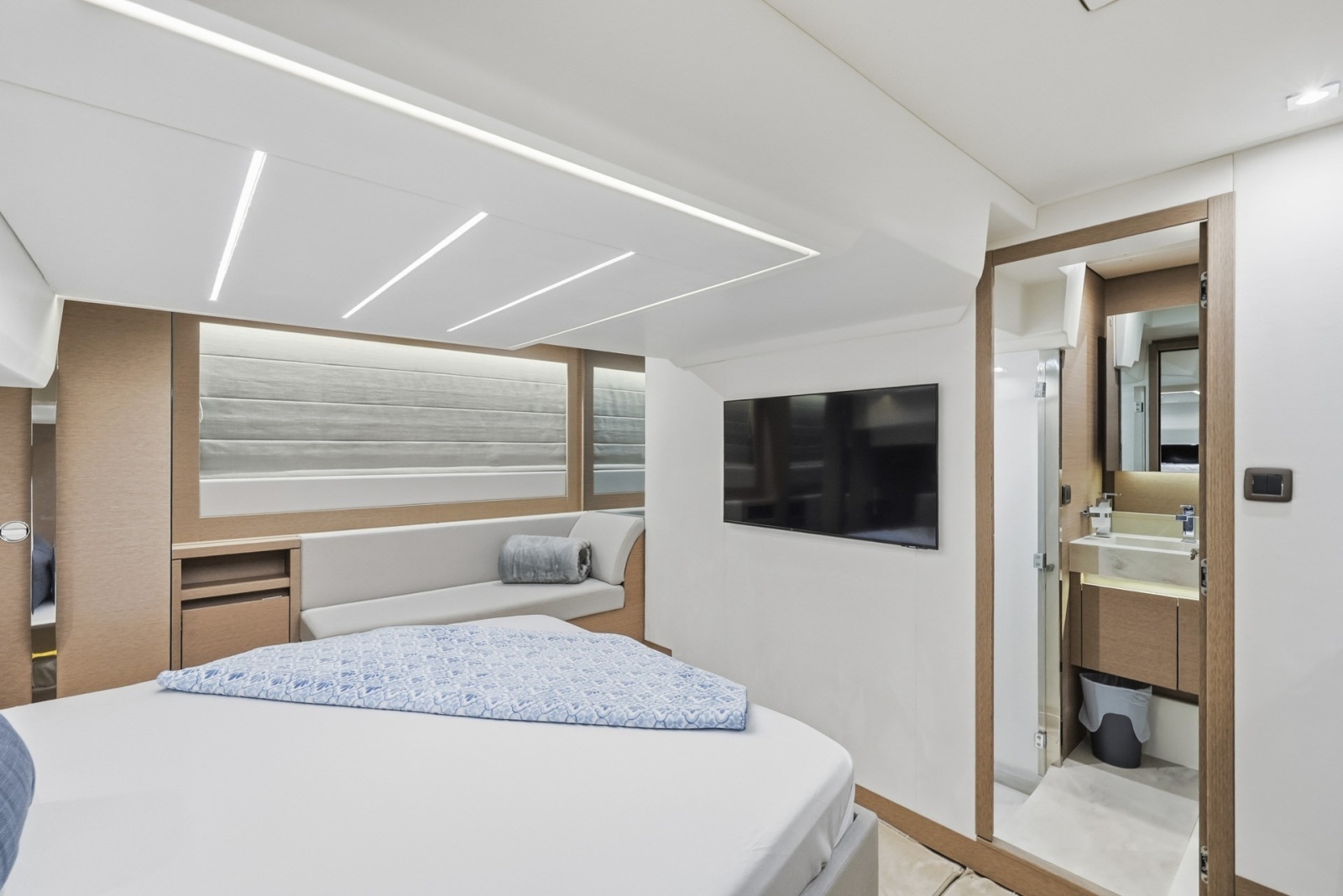 2023 Prestige 520 Fly