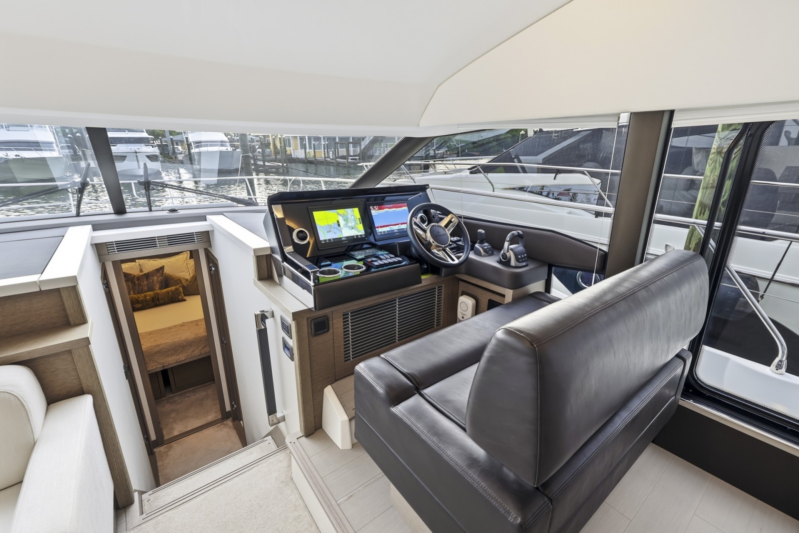 2023 Prestige 520 Fly