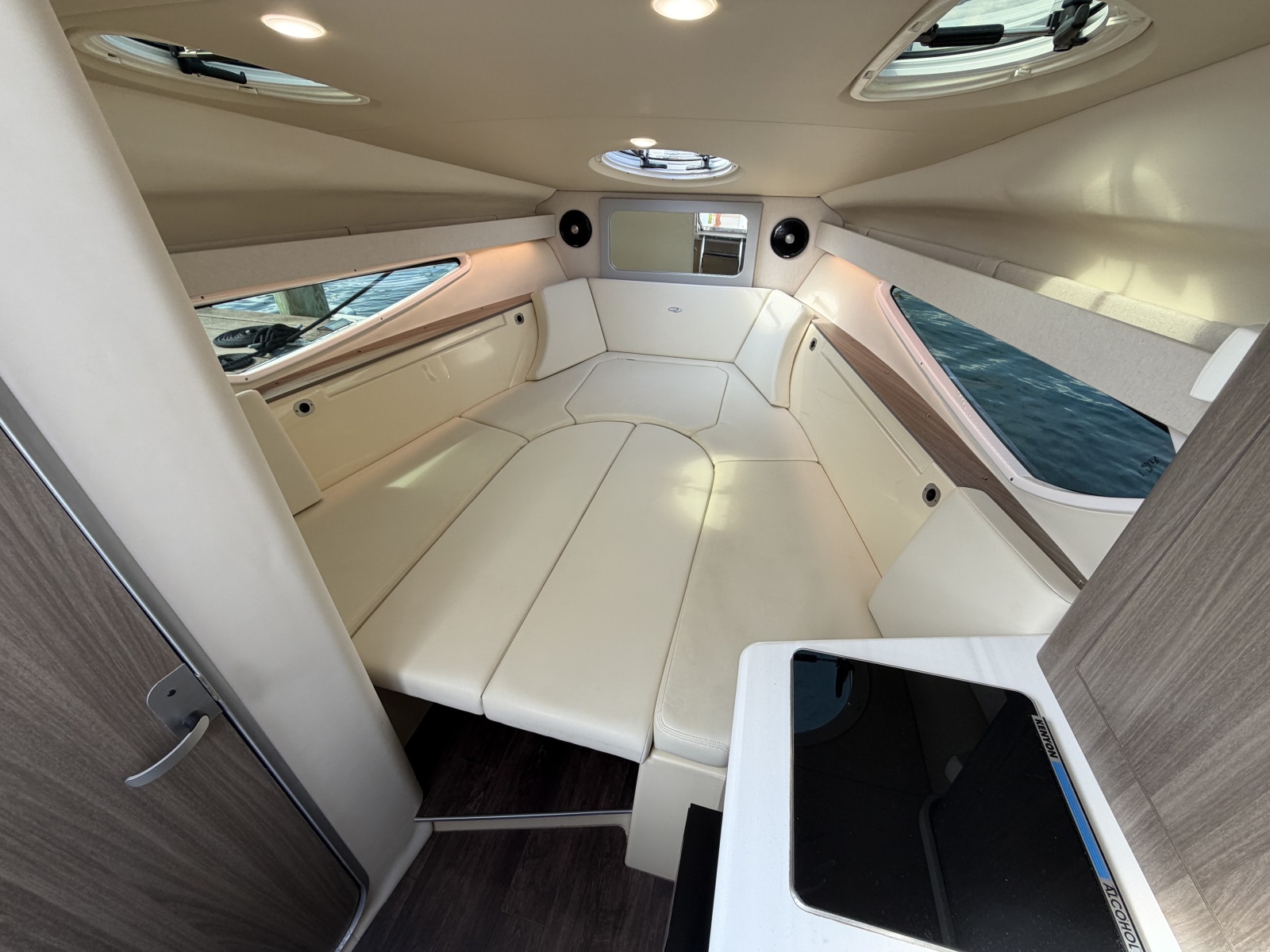 2020 Regal 28 Express