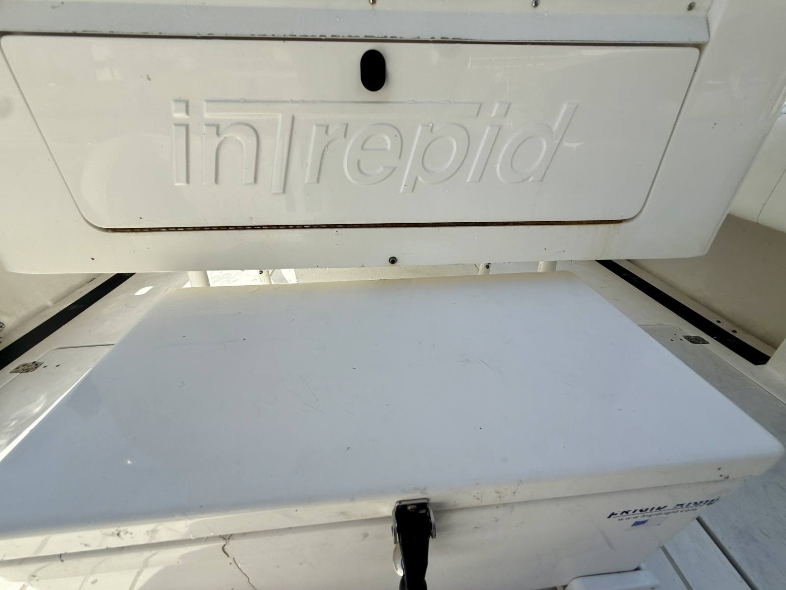 2008 Intrepid 377 Walkaround