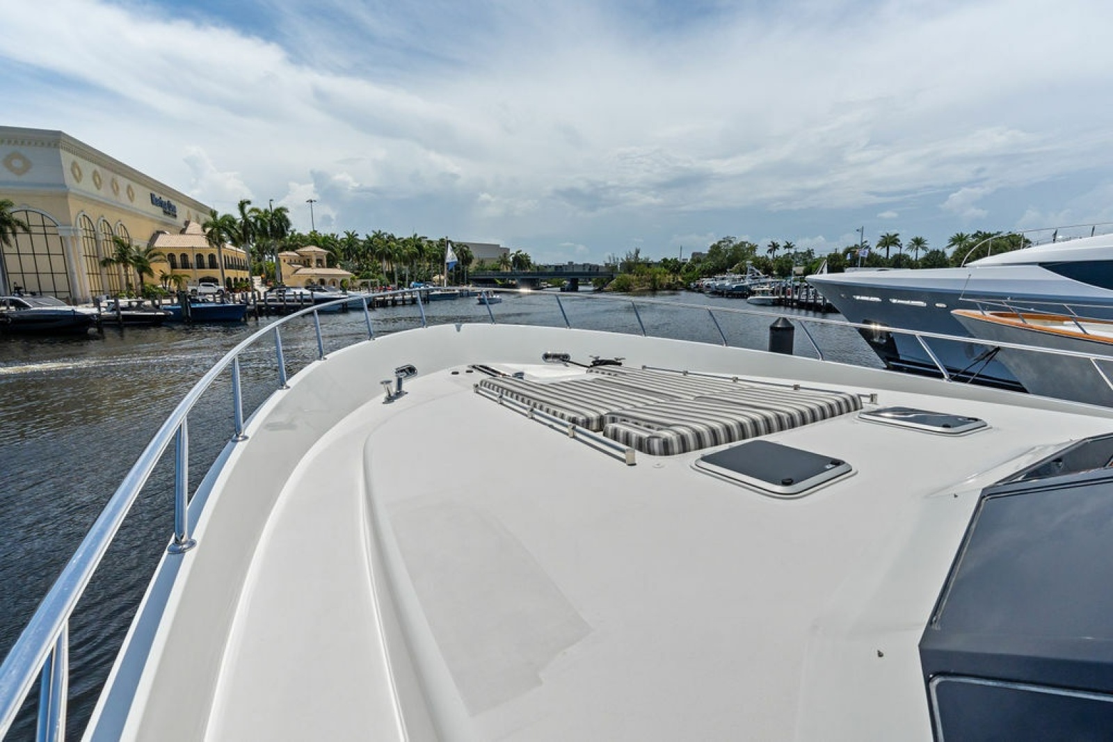 2012 Ocean Alexander 90 Skylounge
