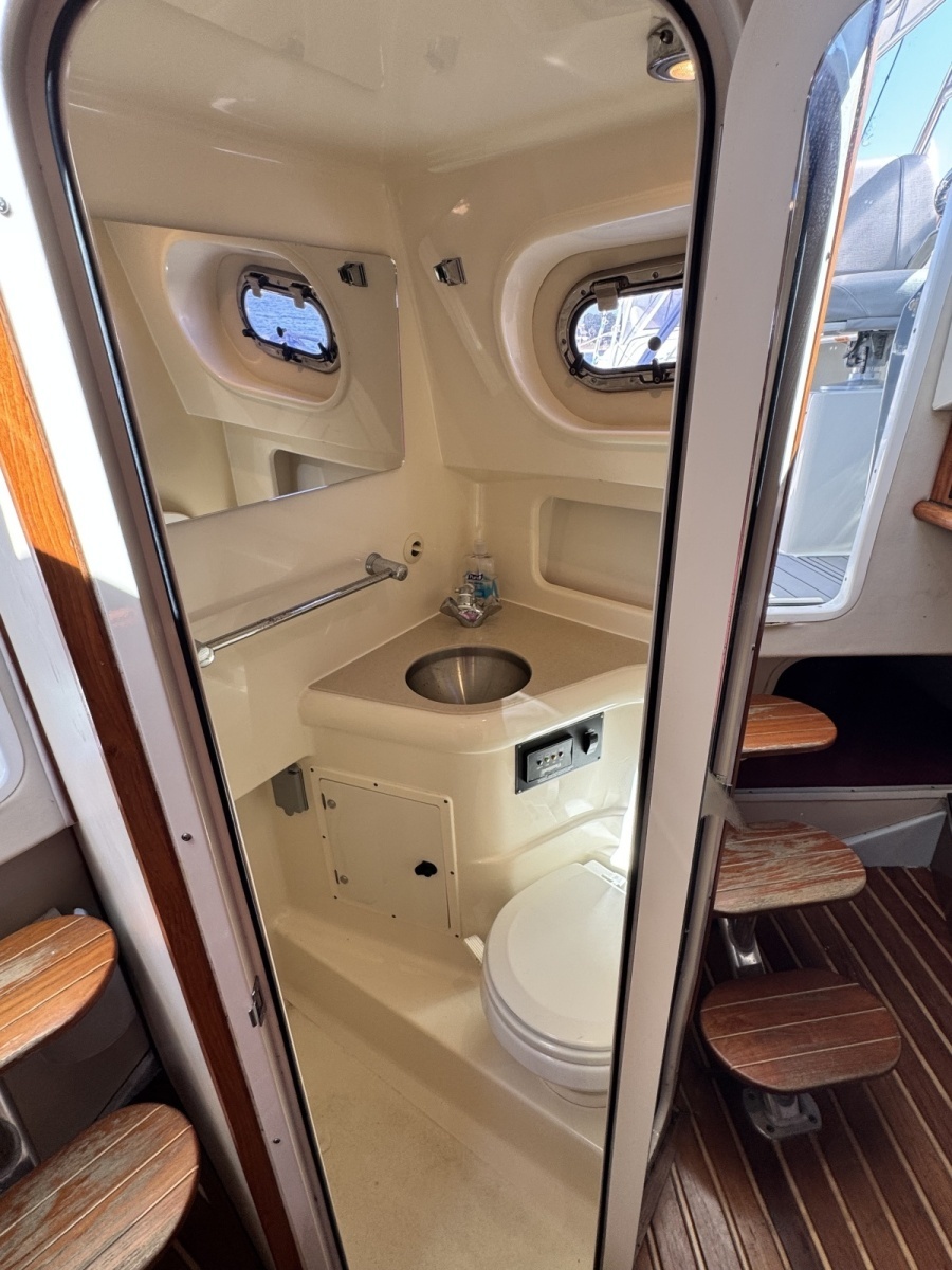 2006 Pursuit 3370 Offshore