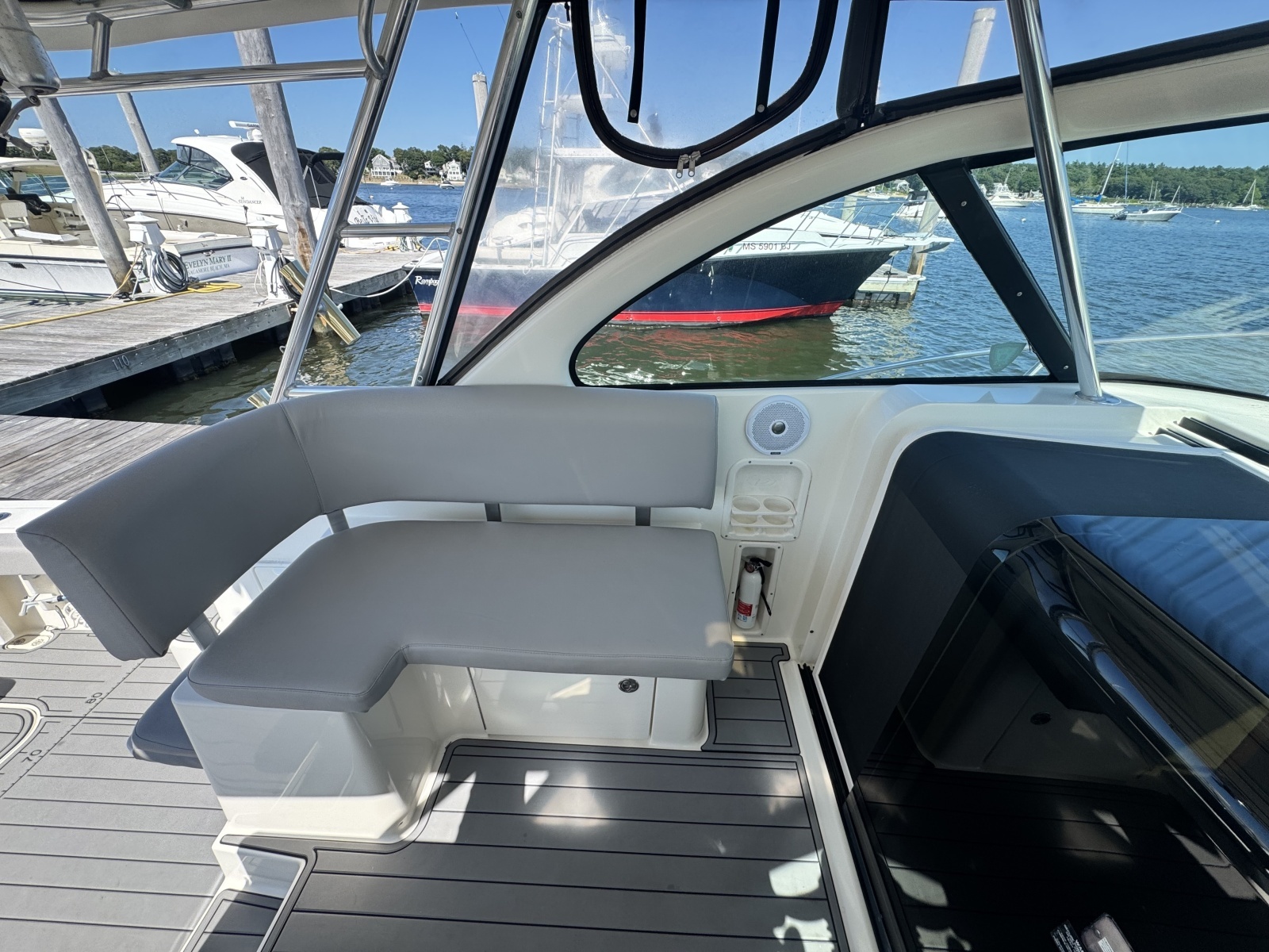 2006 Pursuit 3370 Offshore