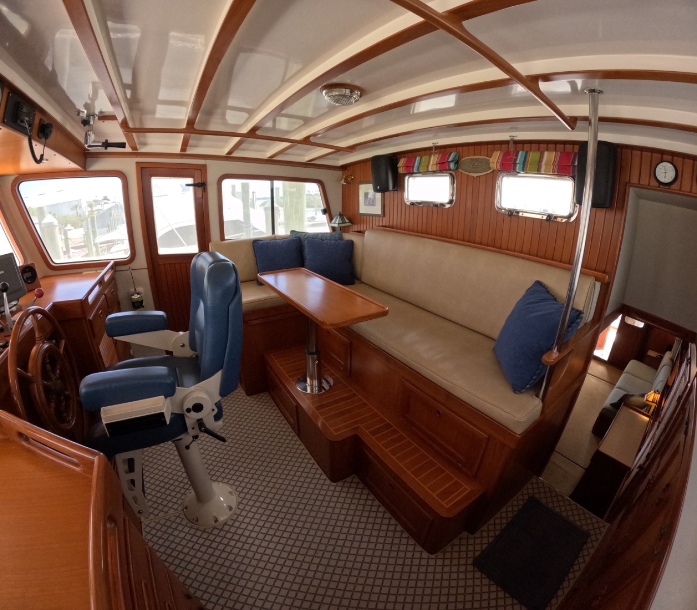 Pilothouse Convertible Settee