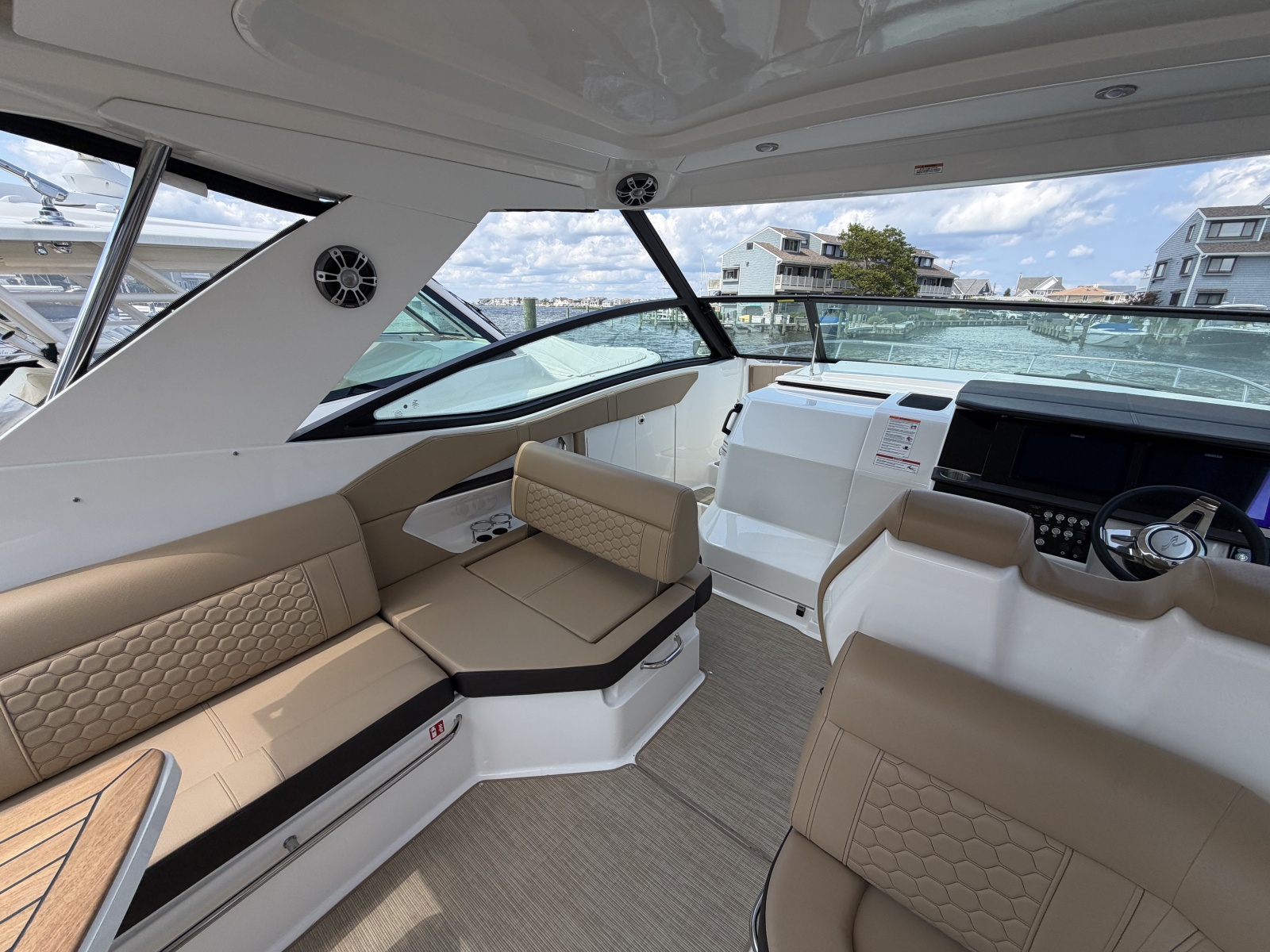 2025 Sea Ray 320 Sundancer OB