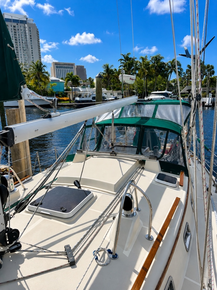 Michael Leslie 40ft Caliber Yacht For Sale