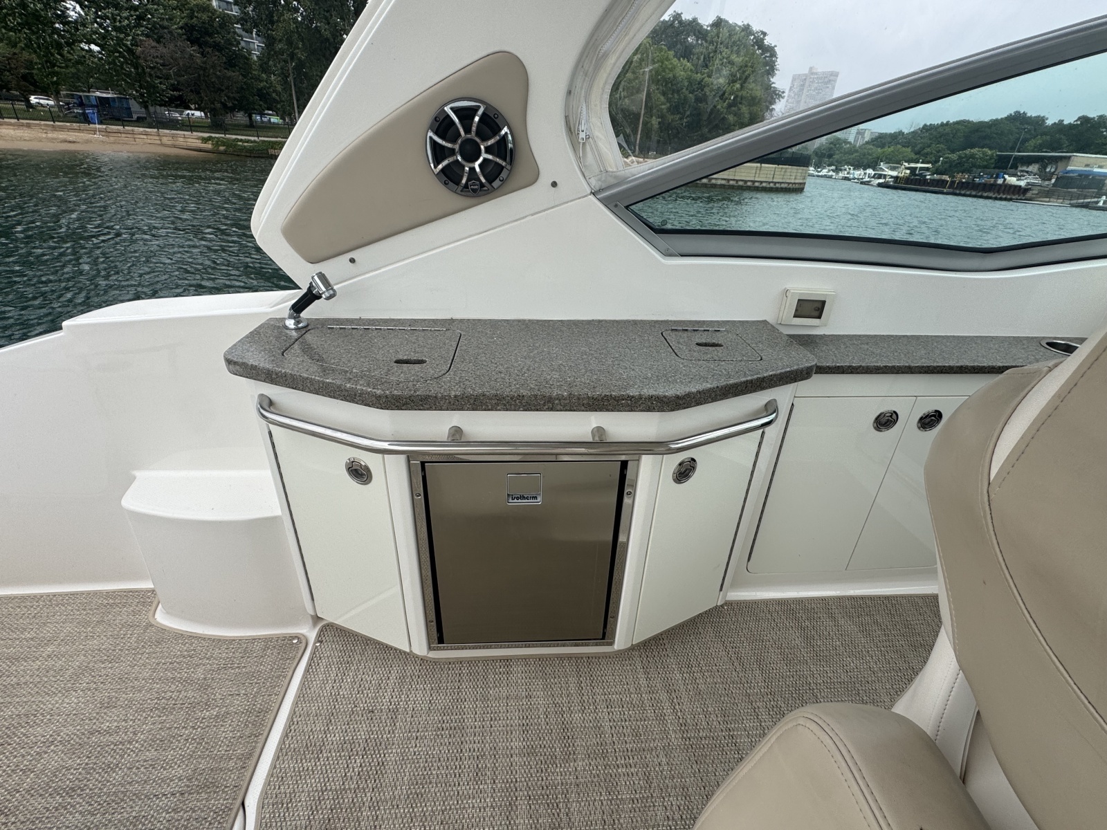 2018 Chaparral 330 Signature