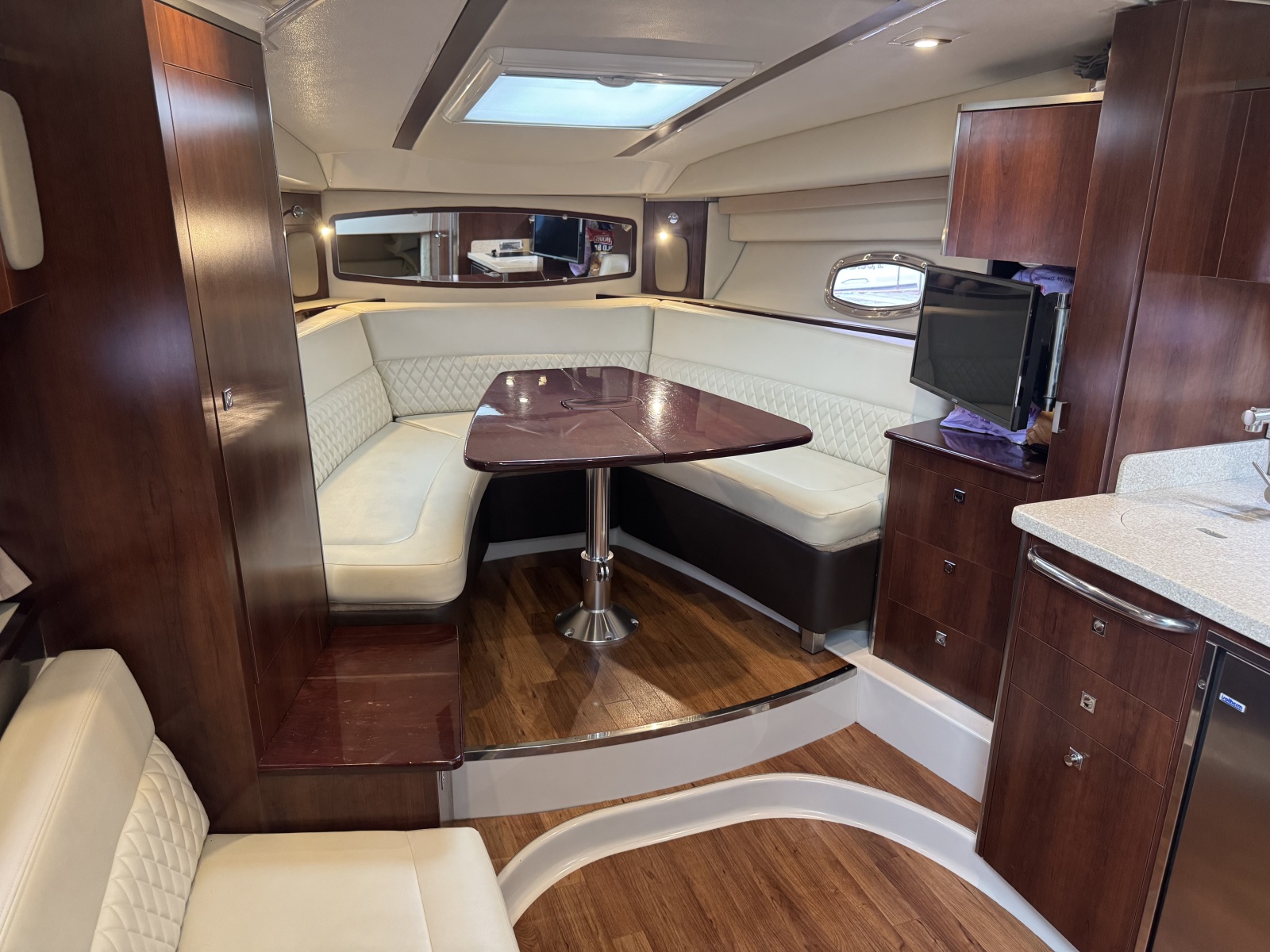 2018 Chaparral 330 Signature