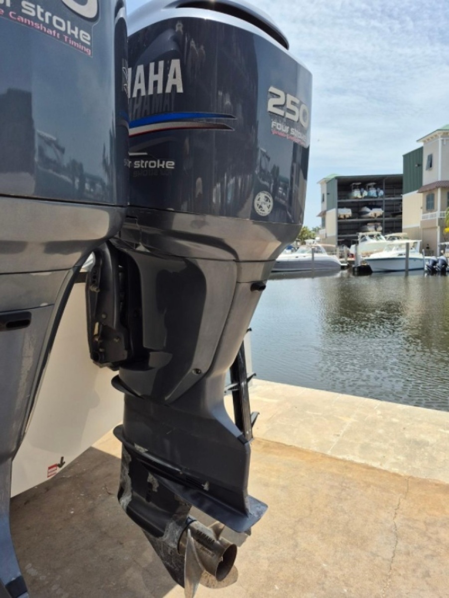 2008 Robalo R305 Walkaround