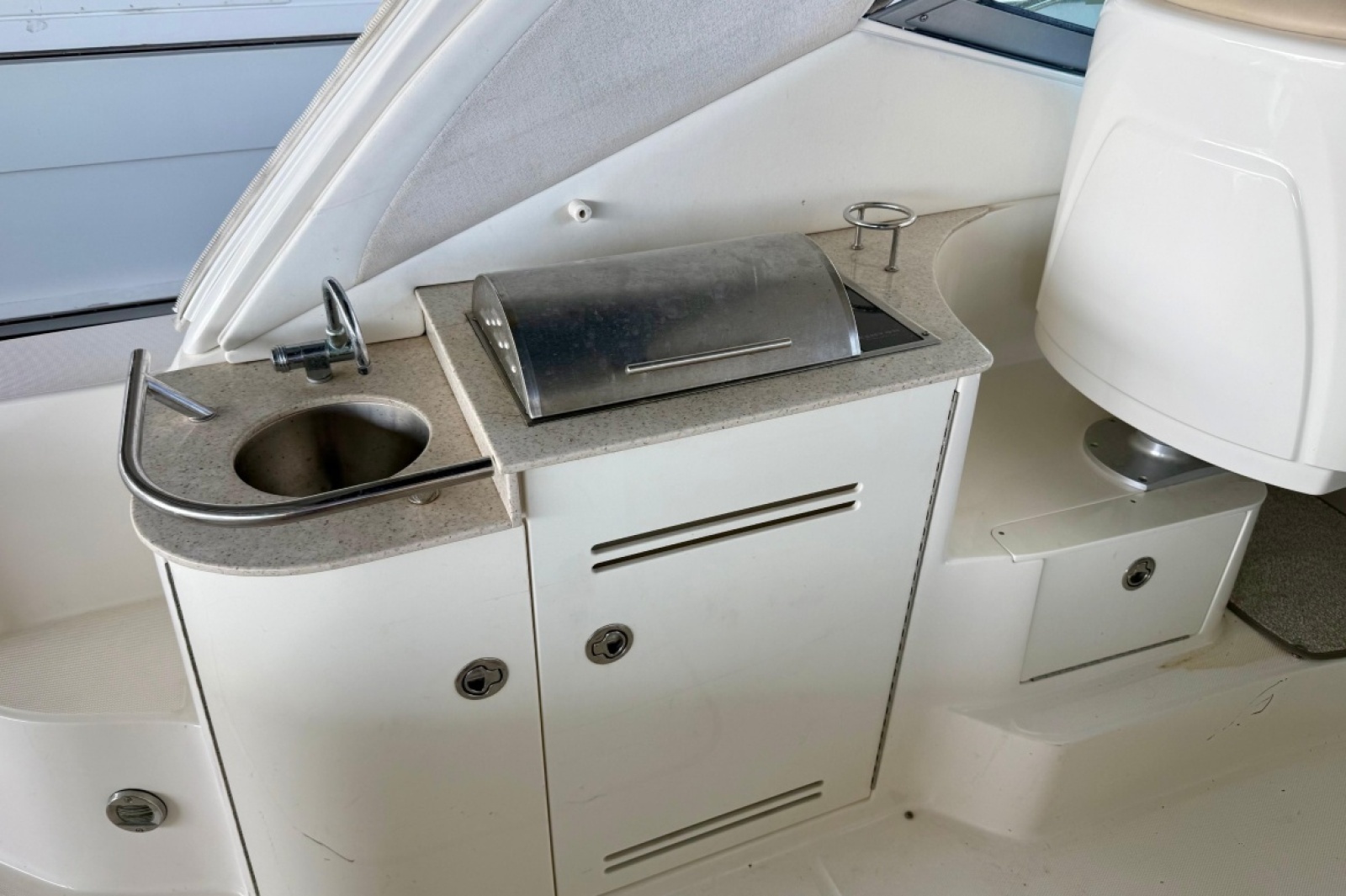 2008 Sea Ray Sundancer 330