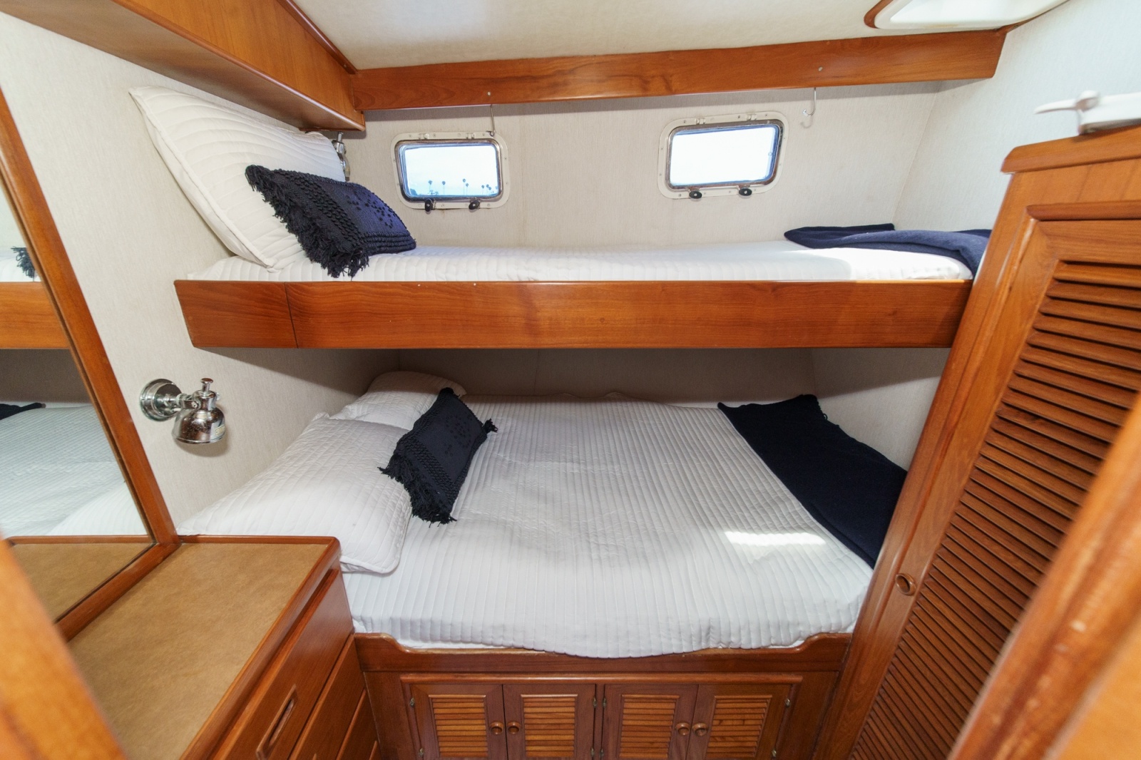 1989 Offshore Yachts Sedan