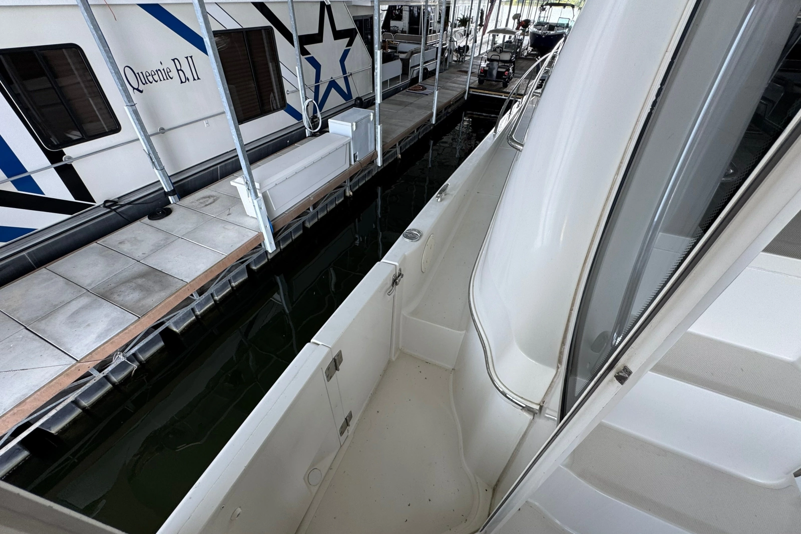 2004 Carver 466 Motor Yacht