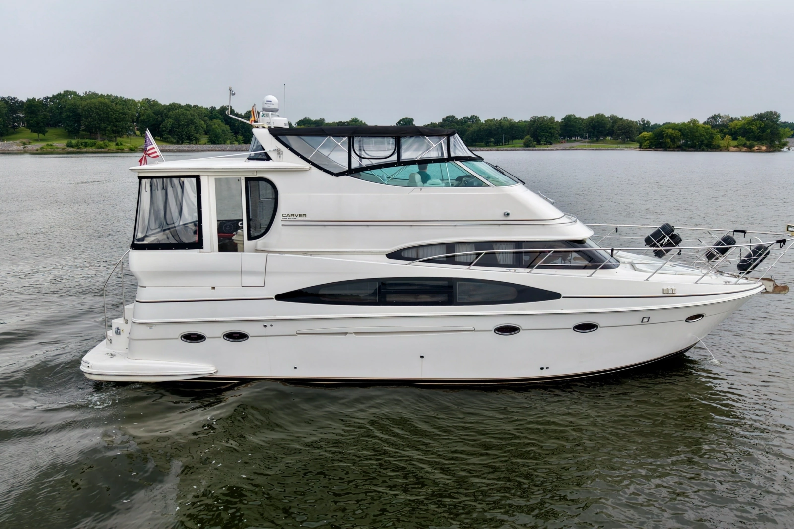 2004 Carver 466 Motor Yacht