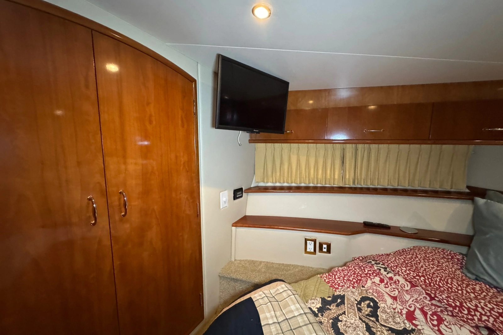 2004 Carver 466 Motor Yacht