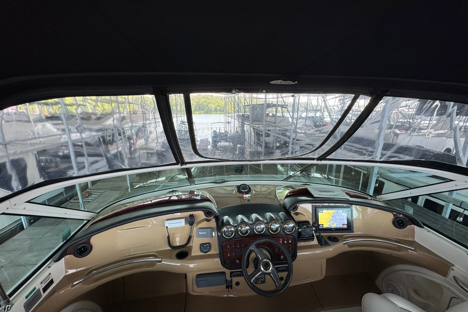 2004 Carver 466 Motor Yacht